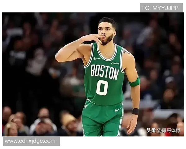 塔图姆精准传球助攻布朗轻松突破篮下完成得分