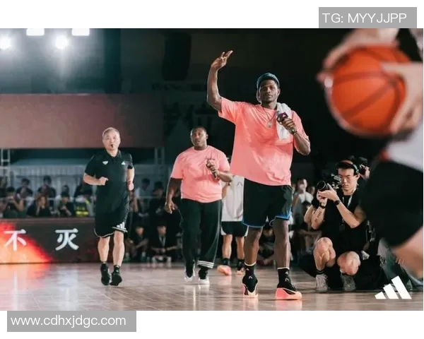 爱德华兹完成个人首次中国行 展现篮球魅力与文化交流 爱德华兹完成个人首次中国行 展现篮球魅力与文化交流