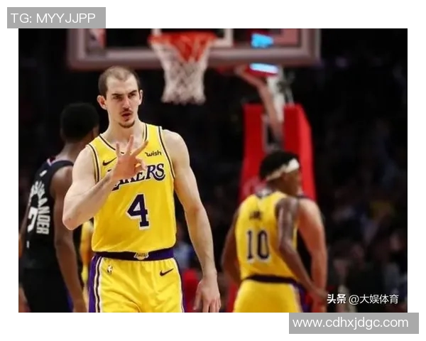 杰威击地妙传 卡鲁索滑翔上篮得手 杰威击地妙传 卡鲁索滑翔上篮得手