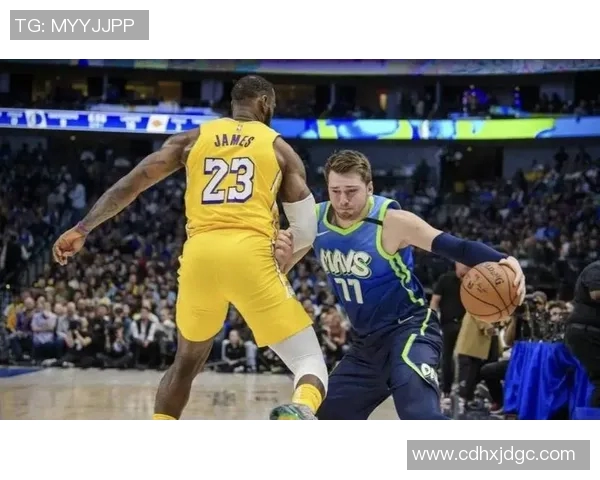 客串教练？东契奇：训练营期间，詹姆斯亲自指导了每一名湖人球员