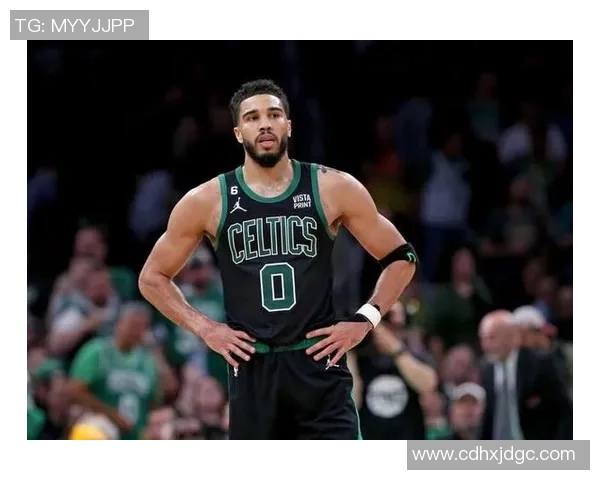 两将各自统治一节打爆绿军!马克西&埃奇库姆半场合砍38分 两将各自统治一节打爆绿军!马克西&埃奇库姆半场合砍38分