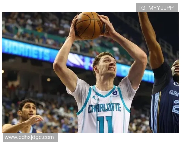 卡尔克布伦纳四场比赛合计送出15+盖帽 03-04赛季以来第三位新秀 卡尔克布伦纳四场比赛合计送出15+盖帽 03-04赛季以来第三位新秀