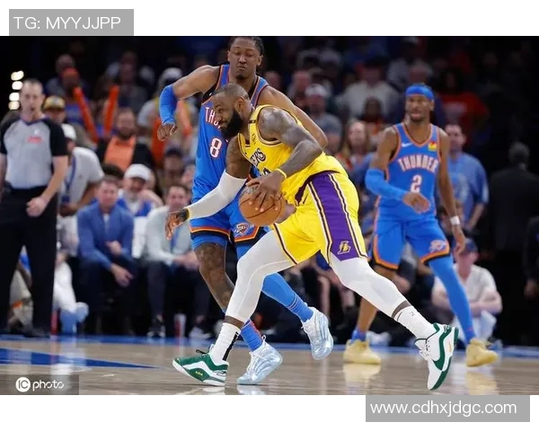 湖人打雷霆曝致命弱点！突破发力，等待詹姆斯攻坚，东契奇该反思
