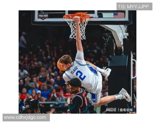 状元弗拉格与探花埃奇库姆激烈对决，费城新组合携手合砍64分力克独行侠